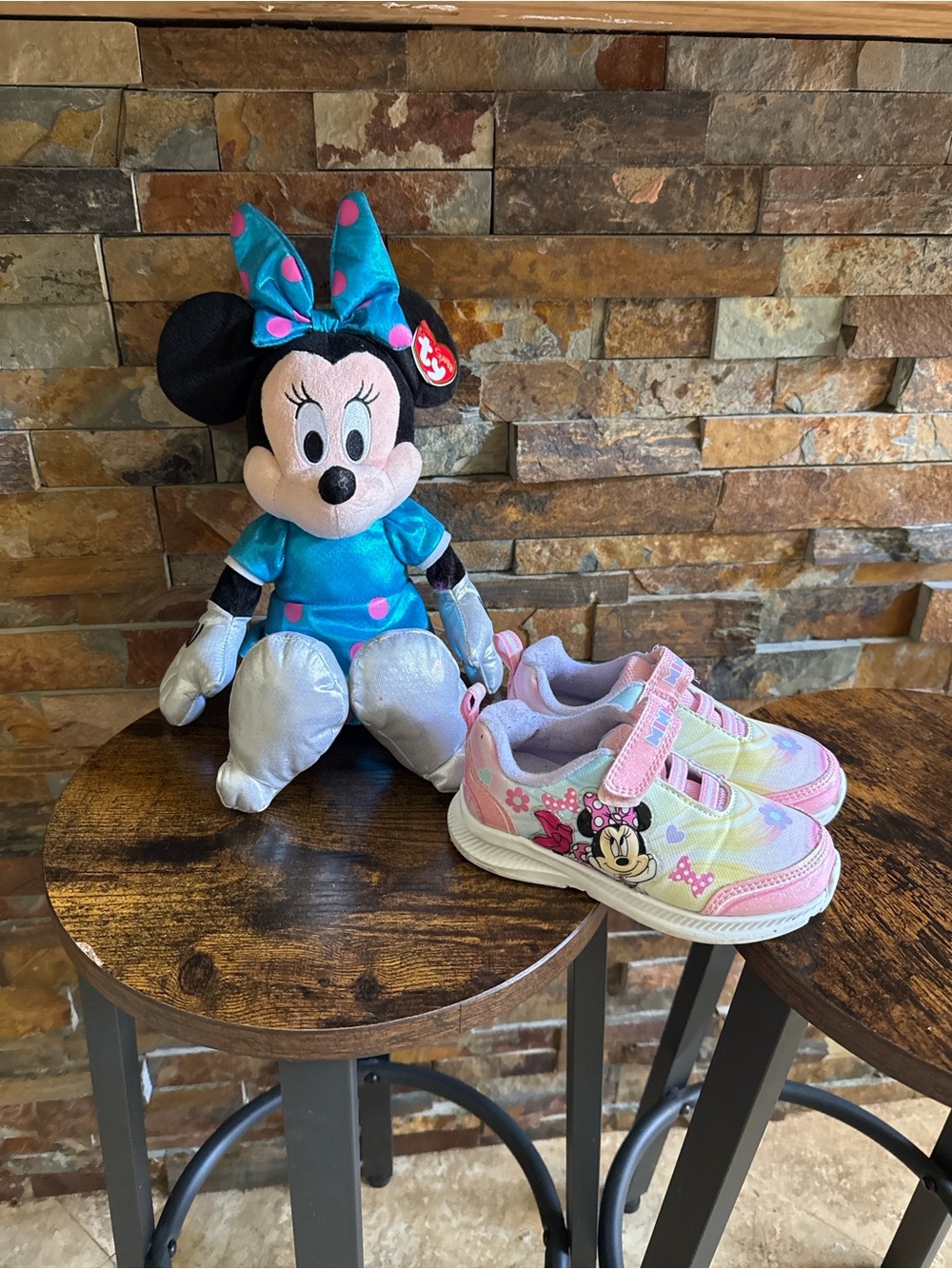 Girls Minnie Mouse shoes size 9